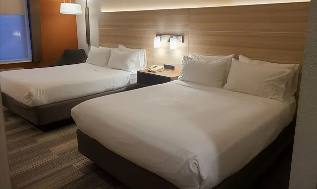 غرفة قياسية بسريرين كوين لذوي الإعاقة، Holiday Inn Express Lordstown-Newton Falls/Warren 1/3
