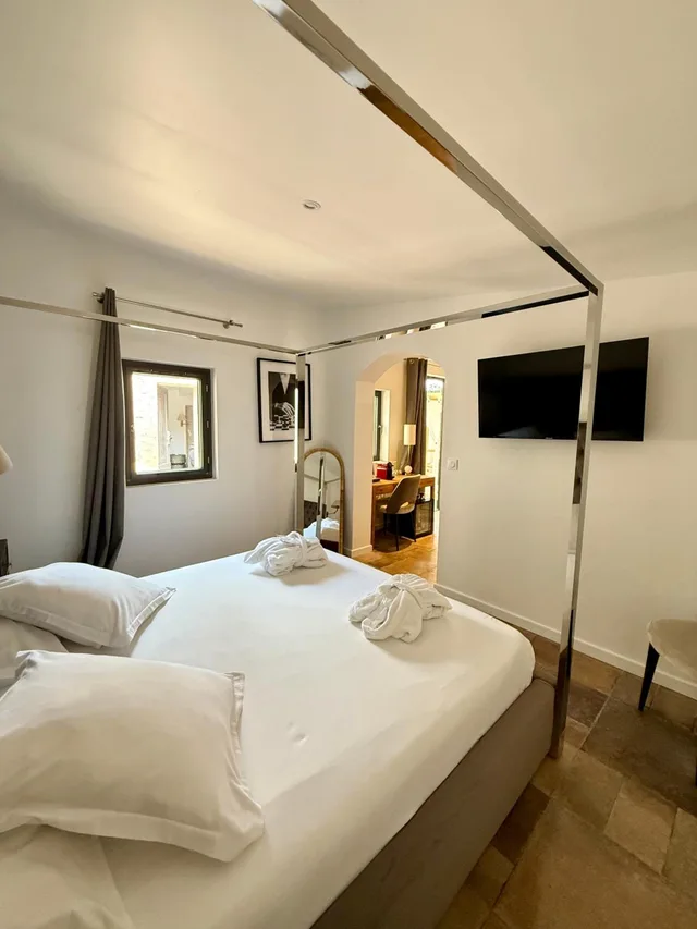 Suite, King Bed, Hot Tub, Le Mas Provencal 1/7