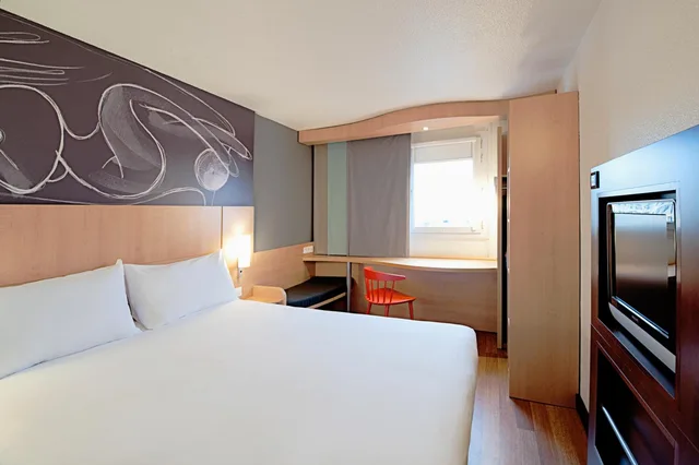 غرفة ثلاثية بسرير فردي، IBIS BARCELONA CORNELLA 1/10