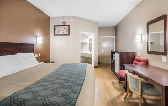 غرفة بسرير كينج، Econo Lodge Morristown West 3/6