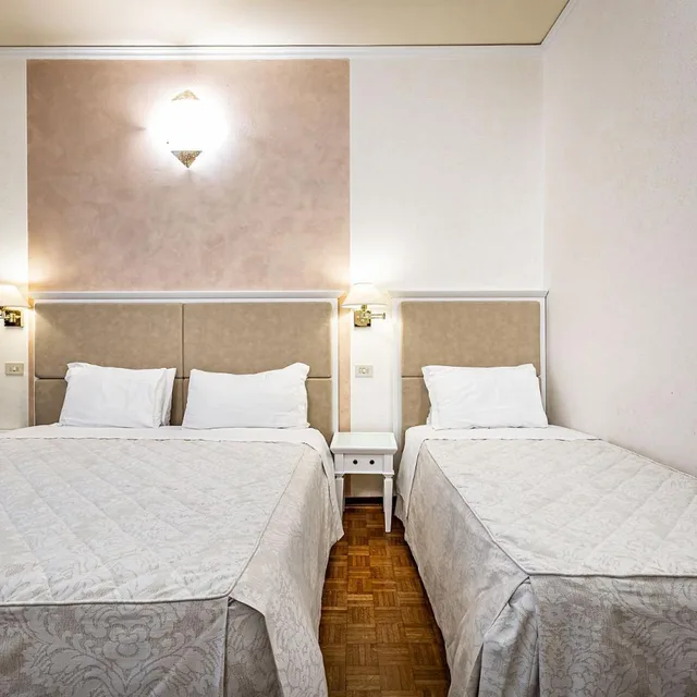 غرفة ثلاثية، Hotel Alessandra 4/10
