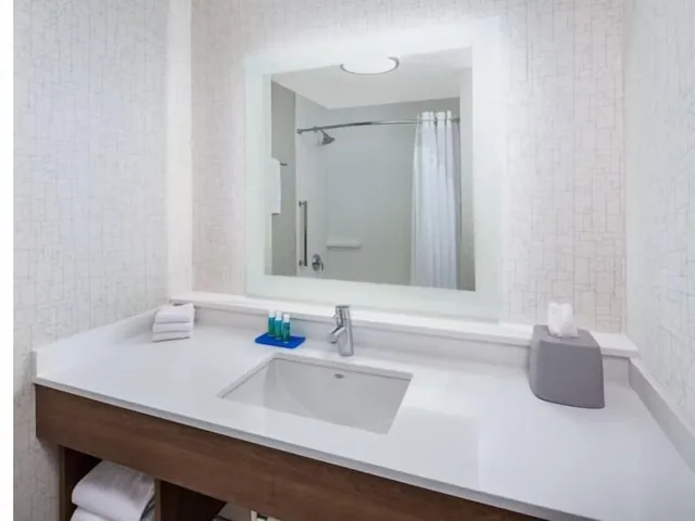 غرفة قياسية بسرير كينج لذوي الإعاقة، Holiday Inn Express Hotel And Suites Ontario Airport 5/5
