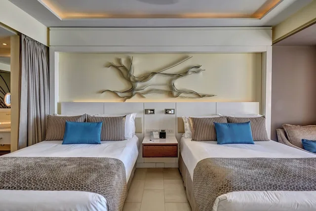 Swim Out, Sunset, Suite, 2 Queen Beds، Grand Lido Negril Au Naturel Resort All Inclusive Adults Only 3/8
