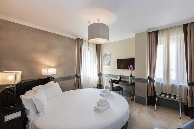 2 Bedrooms, Deluxe, King and Queen Bed, Hotel Castellino Roma 1/10