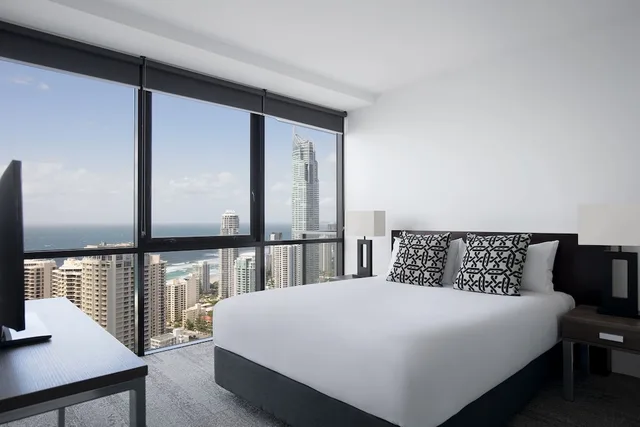 2 Bedrooms, Ocean, Spa, Apartment, Queen and Twin Beds، Mantra Circle on Cavill Surfers Paradise 3/8