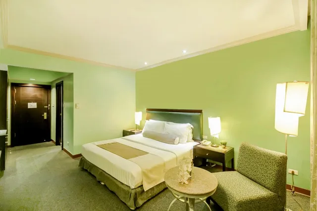 غرفة ديلوكس بسرير مزدوج، Makati Palace Hotel 2/3