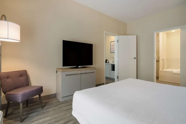 جناح بسرير كينج مع أريكة لذوي الإعاقة، Hilton Garden Inn Madison West Middleton 2/5