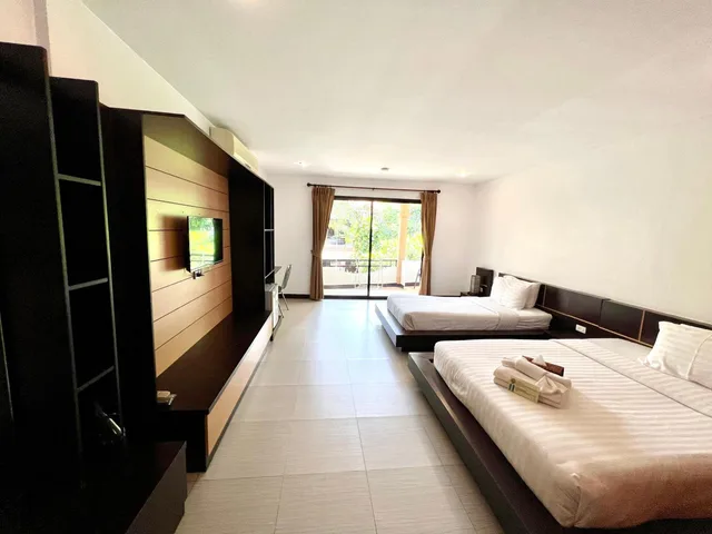 غرفة غراند ديلوكس بسرير مزدوج وسرير فردي بشرفة، Hotel La Villa Khon Kaen 2/2