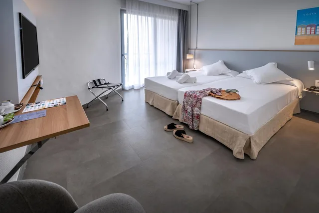 Room, Twin Beds, Lateral Side Sea View, GHT S Agaro Mar 4/10