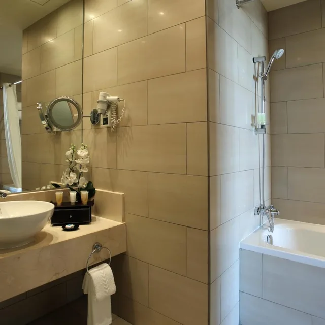 غرفة ديلوكس بسرير فردي للمدخنين، Ramada by Wyndham Abu Dhabi Downtown 8/10