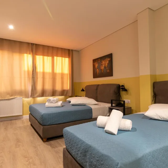 غرفة كومفورت ثلاثية بسرير فردي، Dunlin Hotel Athens 1/7