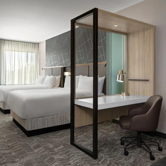 جناح بسريرين كوين مع سرير سحّاب إضافي مع أريكة لذوي الإعاقة، SpringHill Suites Kalamazoo Portage 3/3
