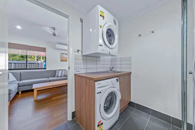 2 Bedrooms, Deluxe, Cabin, Discovery Parks - Airlie Beach 3/3