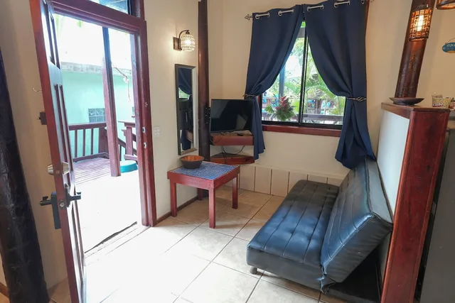 بنغل ملكي بسريرين كوين، West Bay Lodge 5/9