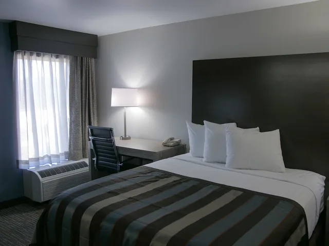 غرفة بسرير كوين في طابق مرتفع، Wingate by Wyndham Louisville Fair and Expo 1/4