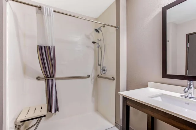 غرفة بسريرين كوين لذوي الإعاقة، La Quinta Inn and Suites by Wyndham Cullman 5/8
