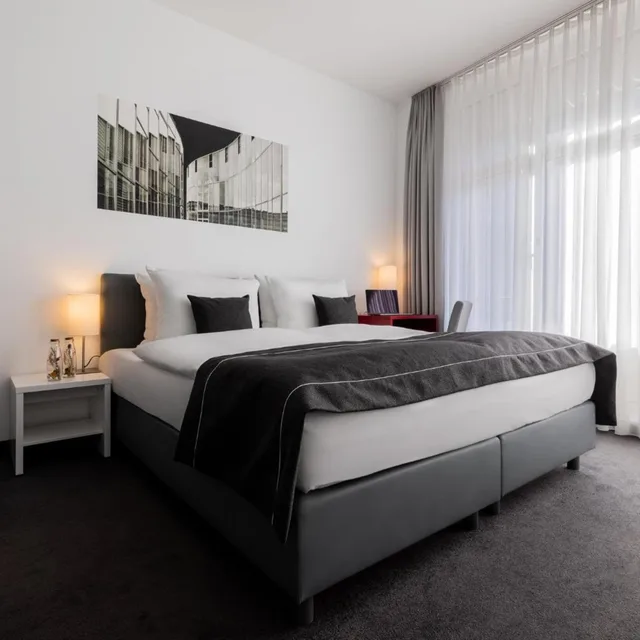 غرفة قياسية بسرير كينج وسرير كوين، Garner Hotel Berlin - Gendarmenmarkt by IHG 6/10