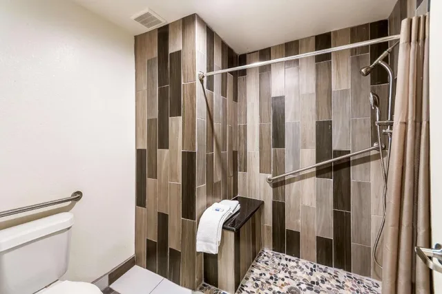 1 King Bed - Mobil Acc Ri Shwr Nsmk Kitchen، Studio6 Huntsville, TX 8/9