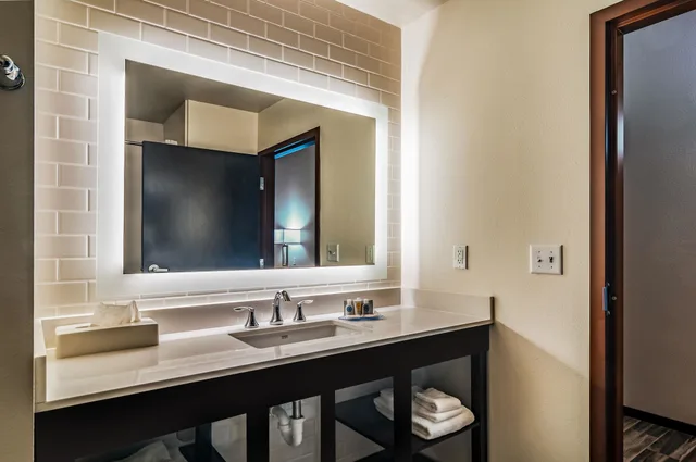 غرفة قياسية بسرير كينج، Comfort Inn And Suites Oklahoma City South I 35 6/10