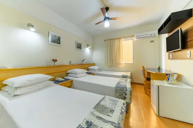 غرفة قياسية ثلاثية بسرير مزدوج وسرير فردي، Itapetinga Hotel 3/10