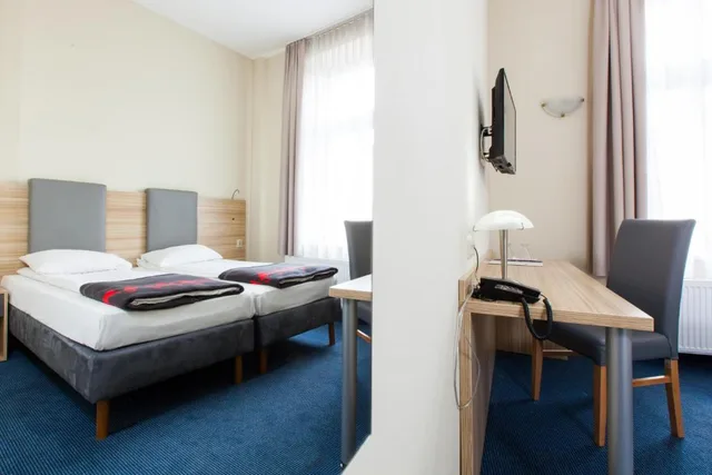 Premium, Double Bed, Jordan Guest Rooms 3/5