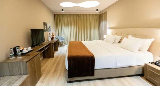 Suite, King Bed, Best Western Premier Ark Hotel 2/5