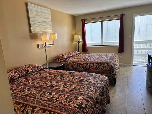 غرفة سوبيريور بسريرين كوين، Sea Palace Motel 2/5