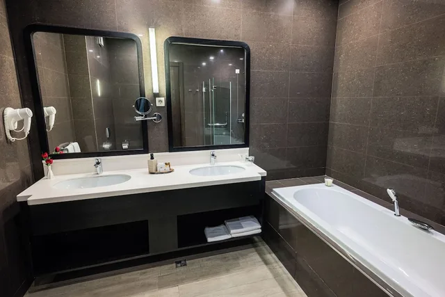 جناح جونيور بسرير كوين مع أريكة، Hotel Moskva 10/10