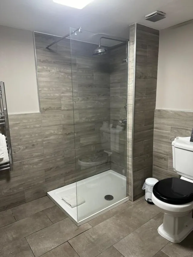 جناح رئاسي بسرير كينج بإطلالة على الحديقة، Langtry Manor Hotel 2/2