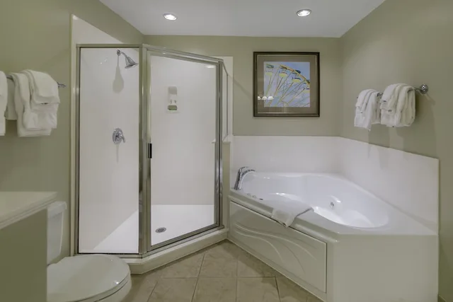 غرفة بسرير كينج وسرير كوين بغرفتي نوم، Holiday Inn Club Vacations South Beach Resort 7/10