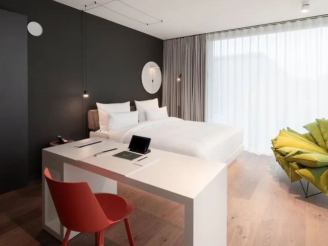 غرفة سوبيريور بسرير كينج، KPM Hotel and Residences 2/4