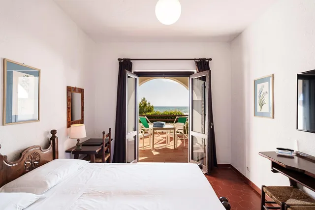 غرفة بسرير مزدوج أو سريرين منفصلين بإطلالة على البحر بشرفة، Hotel Le Dune 1/9