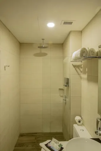 Silver, Deluxe, Queen Bed، J8 Hotel 4/4