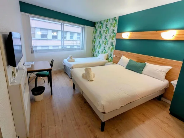 غرفة قياسية بسرير مزدوج وسرير فردي، greet hotel Grenoble Centre Gare 2/2