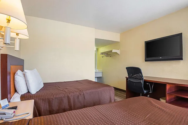 Room, 2 Double Beds, Rodeway Inn Kissimmee Maingate West 3/4