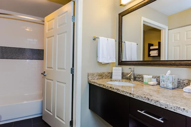 2 Bedrooms, Suite, 1 King and 2 Double Beds, Kitchen, Staybridge Suites Grand Forks 5/6
