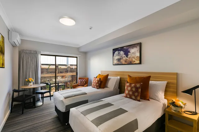 غرفة متصلة بأربعة أسرّة وسرير كينج، Potters Boutique Hotel 1/5