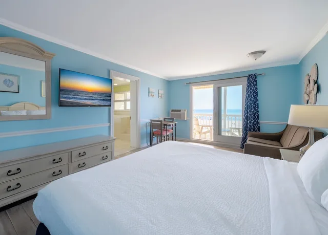 جناح استوديو بسرير كينج بإطلالة على البحر بشرفة، Drifting Sands Oceanfront Hotel 4/10
