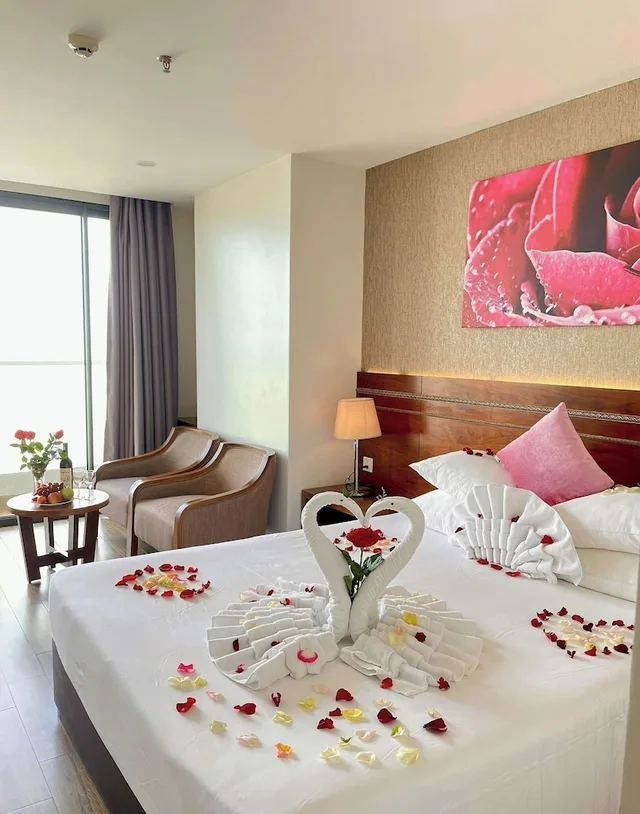 غرفة تنفيذية ثلاثية بسريرين منفصلين بإطلالة على البحر بشرفة، Sea Pearl Hotel 4/6