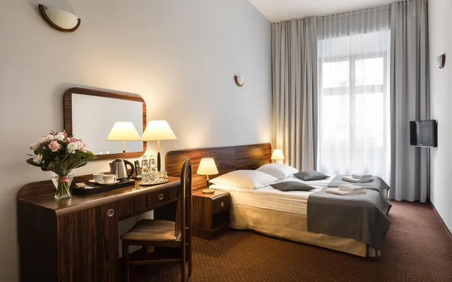 غرفة بسرير مزدوج أو سريرين منفصلين، Wit Stwosz Hotel 6/10