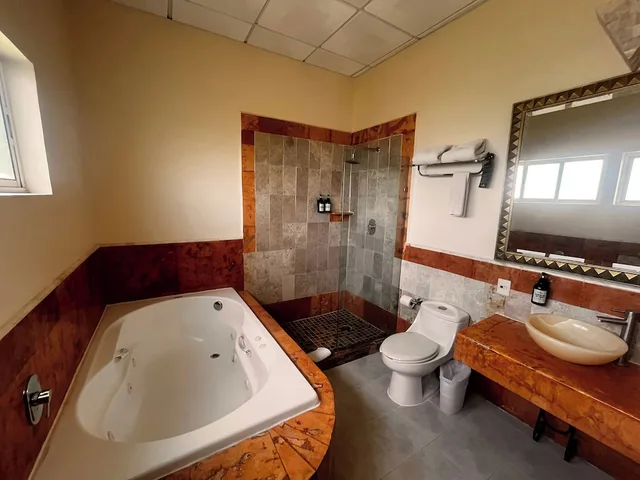 جناح بسريرين كوين بحوض استحمام، Hotel Palacio Maya 10/10