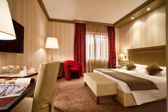 غرفة قياسية ثلاثية، Hotel De La Paix 1/1