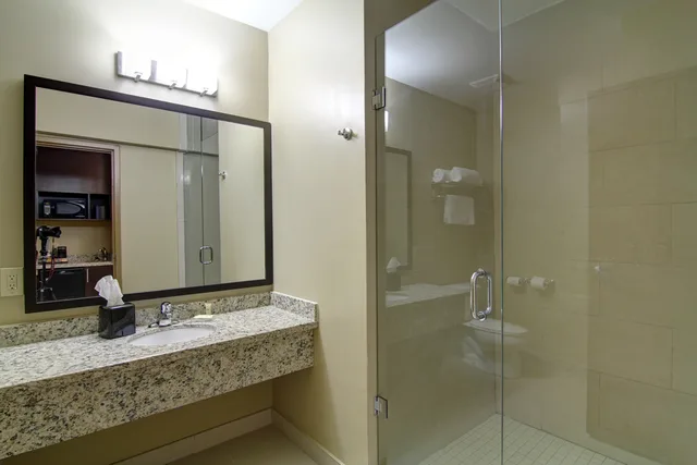 غرفة بسرير كينج، Best Western Plus Bowmanville 3/3