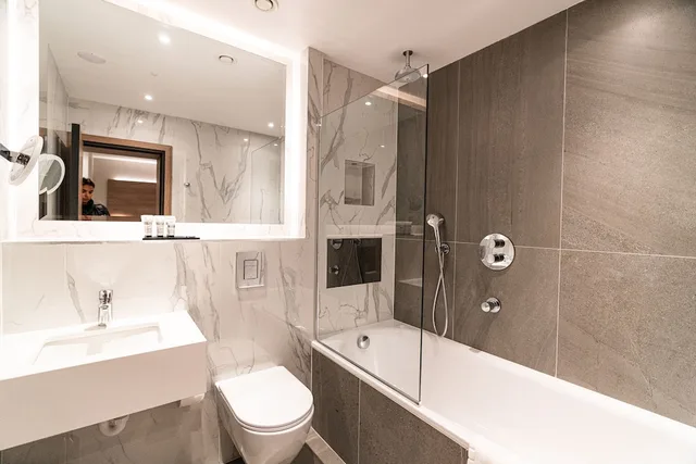غرفة سوبيريور ثلاثية بسرير كينج وسرير فردي، Merit Kensington Hotel 3/5