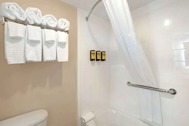 غرفة قياسية بسريرين كوين، Best Western Plus Fairfield Hotel 4/4
