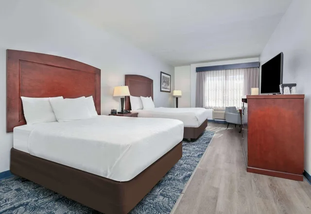 غرفة بسرير كوين لذوي الإعاقة، La Quinta Inn & Suites by Wyndham Fort Worth NE Mall 1/2