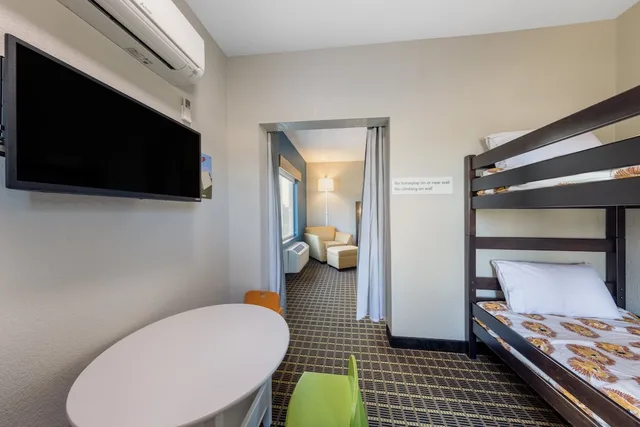 جناح بسرير كينج وسرير بطابقين، Holiday Inn Express Hotel And Suites Pittsburg 3/3