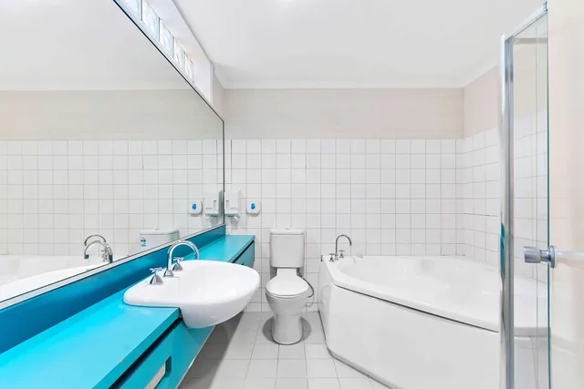Room, King Bed, Quality Inn & Suites Traralgon 3/3