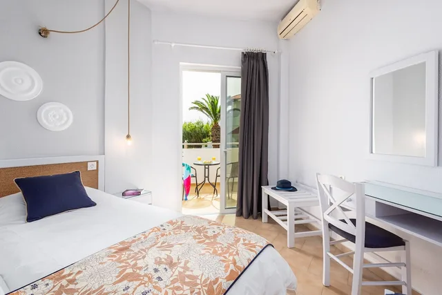 Premium, Twin Beds, Sea View, Mrs Chryssana 1/7