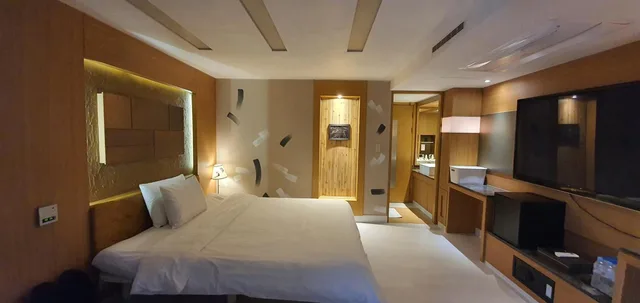 غرفة فاخرة بسرير مزدوج بجاكوزي، Friendly Dh Naissance Hotel By Mindrum Group 7/10